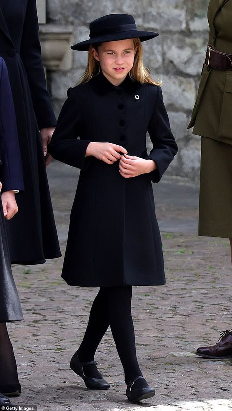 British Royal Outfits, Princess Charlotte Dresses, Prince Charlotte, Duchess Of Edinburgh, Prince William Family, Princesa Charlotte, Looks Kate Middleton, Prins William, Royal Women