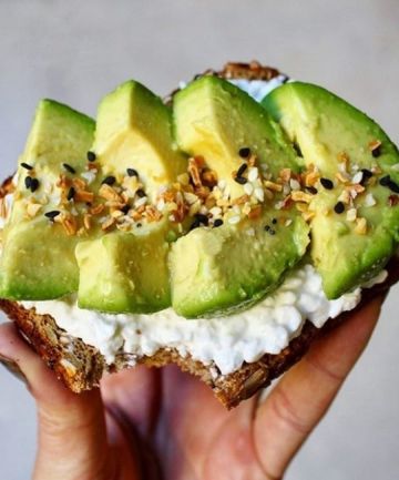 16 Healthy, Delicious and Filling Breakfast Ideas - (Page 2) Toast With Cottage Cheese, Healthy Filling Breakfast, Cottage Cheese Toast, Delicious Breakfast Ideas, Cheap Clean Eating, Delicious Clean Eating, Filling Breakfast, Breakfast Toast, Delicious Breakfast