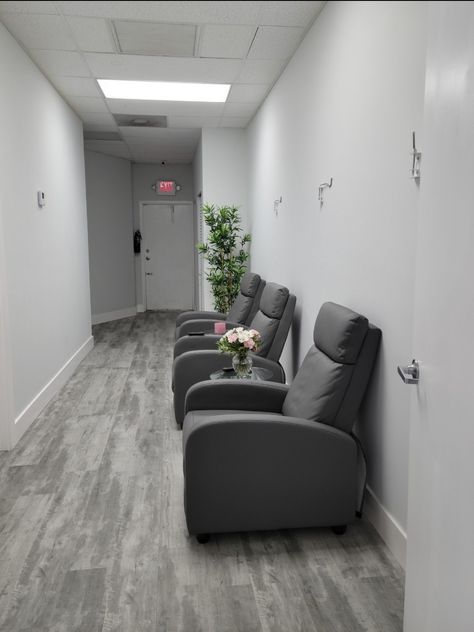 Iv Therapy Room Design, Salon Room Ideas, Iv Lounge, Iv Hydration, Medical Office Design, Iv Infusion, Iv Therapy, Therapy Room, Medical Office