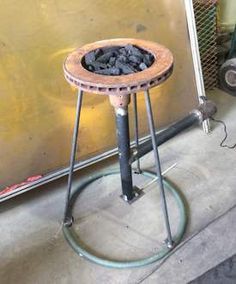 Brake Drum Forge, Homemade Forge, Diy Forge, Projek Diy, Forging Tools, Metal Fabrication Tools, Metal Bending Tools, Fabrication Tools, Blacksmith Projects