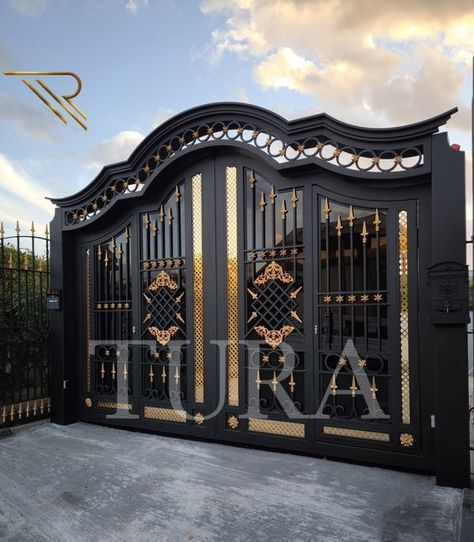 Fencing Design, House Front Gate, Amazing Gates, Grand Villa, Ranch Gates, Compound Wall Design, House Front Door Design, Home Gate Design, Gate Wall Design