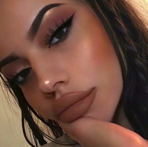 Gold Highlighter, Summer Eye Makeup, Nude Lips, Brown Eyeshadow, Full Face Makeup, Baddie Makeup, Makeup Goals, Gorgeous Makeup, Glam Makeup