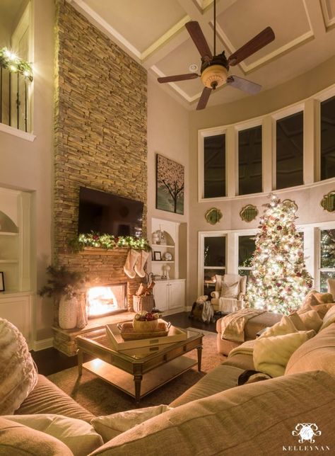 Farm House Livingroom, Christmas Decorations Living Room, Christmas Living Rooms, Dream Living, Elegant Home Decor, Elegant Homes, Decoration Design, My Dream Home, Christmas Home