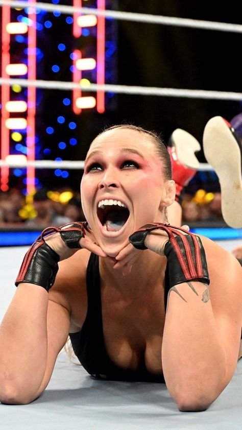 Ronda Rousey Wwe, Ronda Rousey Ufc, Wrestling Women, Rowdy Ronda, Wwe Women, Wwe Female Wrestlers, Mma Women, Ronda Rousey, Charlotte Flair