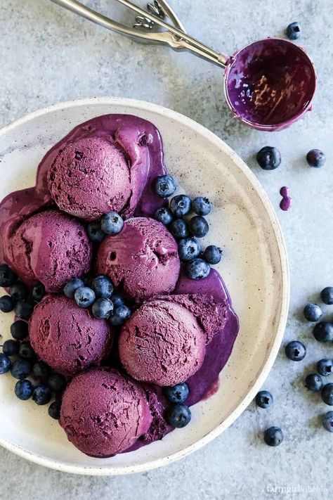 Dessert Breton, Ice Cream Photography, Lavender Ice Cream, Blueberry Ice Cream, Vegan Donuts, Simple Nutrition, Vegan Blueberry, Vegan Ice Cream, Coconut Butter