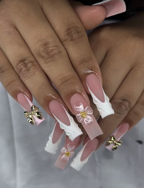 White Nail Set, Nails Set Ideas, Birthday Nails Inspo, Medium Acrylic Nails, Snoopy Nails, Pink White Nails, Nail Videos, Acrylic Nail Set, Nails Coffin Short