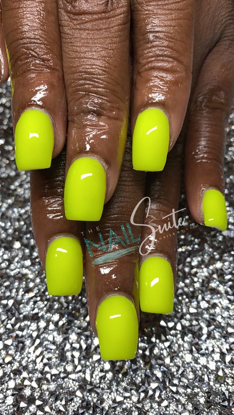 Neon Yellow Dip Powder Nails, Neon Gel Nails Short, Lime Green Nails Short, Neon Short Nails, Neon Lime Nails, Neon Nails Short, Neon Yellow Acrylic Nails, Short Neon Nails, Bright Yellow Nails