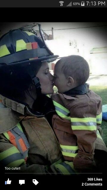 Definitely taking a picture like this :) Firefighter Images, Fire Photos, Work Lifestyle, Girl Firefighter, Firefighter Family, Firefighter Mom, Firefighter Paramedic, Firefighter Pictures, Firefighter Emt