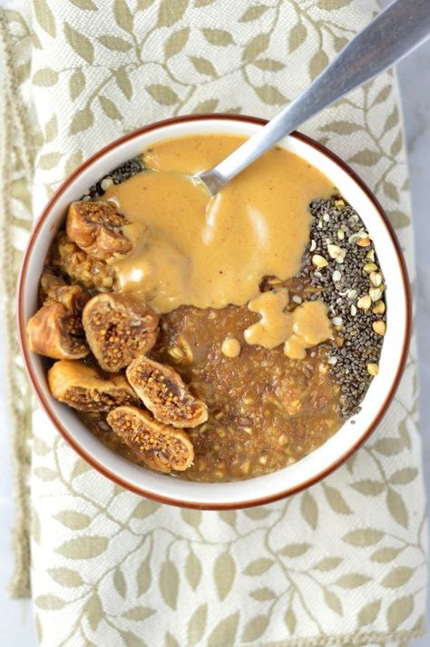 Coffee Oatmeal with Dried Figs, Peanut Butter and Chia Seeds Dried Fig Oatmeal, Fig Oatmeal, February Recipes, Coffee Oatmeal, Dried Fig, Vintage Fitness, Creative Dessert Recipes, 2b Mindset, Healthy Food Menu