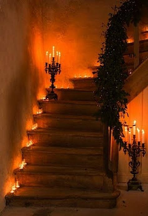 IDEAS & INSPIRATIONS: Halloween Decorations - Halloween Staircase Decorations Halloween Decor Diy, Casa Halloween, Halloween 2016, Theme Halloween, Halloween 2018, Halloween Inspiration, Halloween Deco, Noel Christmas, Fete Halloween