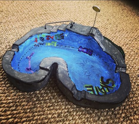 Clay Skatepark, Skate Park Ash Tray Clay, Clay Rolling Tray, Skate Park Ash Tray, Diy Incense Holder, Skatepark Ashtray, Art Alevel, Sculpture Art Clay, Tanah Liat