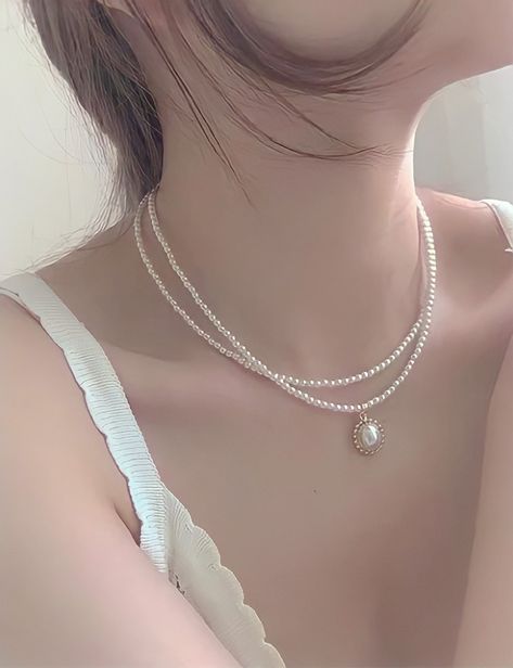 Asian Jewelry Korean Fashion, Aesthetic Pendant, Simple Elegant Jewelry, Pearl Neck, Aesthetic Necklace, Wedding Guest Outfits, Outfits To Try, Necklace Aesthetic, Fancy Jewelry Necklace