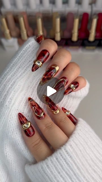 STEPH on Instagram: "tortoise shell + chrome = *chefs kiss* 🤌🏼

products:

🎀 @sweetienailsupply 🎀
(code STEPH for 💸 off, link in bio) 

- VALLA Palette 2 (VS36)
- DVOK MarbleFit Collection
- JIN.B Crazy Top Gel Thick 
- Jello Jello Real Gold Chrome 

#nails #nailinspo #korean #koreannails #nailart #inspo #tortoiseshell #chrome #chromenails #pressons #gelx #fallnails #fall #autumn #asmr #reels #explore" Gold Chrome Nails, Kiss Products, Chefs Kiss, Korean Nails, Turtle Shell, Gold Chrome, Toe Nail Art, Chrome Nails, Tortoise Shell