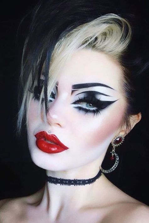 close-up portrait of a young, beautiful woman with goth eyeliner makeup look Gothic Eyeliner, Goth Eyeliner, Maquillage Goth, Drag Ideas, Goth Eye Makeup, Eyeliner Ideas, Drag Make-up, Drag Queen Makeup, Punk Makeup