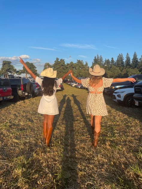 Western. Rodeo. Cowgirl. Summer. Bachelorette Photoshoot, Rodeo Aesthetic, Summer Rodeo, Summer Vision, Cal Poly, Book Fanart, Tractor Pulling, Zach Bryan, Western Women