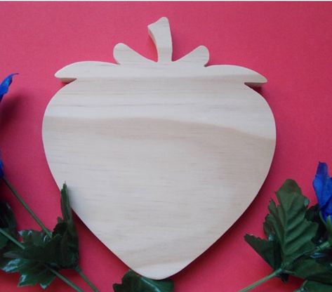 Kitchen Accesories, Gnomes Crafts, Scroll Saw Patterns, Beltane, Wooden Projects, Wood Creations, Wooden Crafts, Chopping Board, Scroll Saw