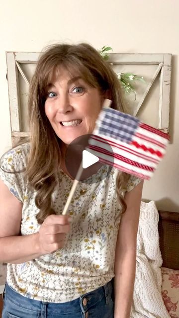 Abby Fischbeck • Itty Bitty Cottage on Instagram: "Here’s a super easy patriotic DIY! Again, I found this idea on Pinterest and thought it was so darling! It’s a flag made from vintage striped chenille, red ribbons, and blue fabrics.  I cut my chenille in 4” x 6” pieces. Added red ribbons and rick rack in the open spaces, I cut my blue piece in a 2”x 3” rectangle. I used tacky glue to glue my ribbons and blue piece. I used a 12” dowel to glue to the back. And voila! It’s DONE! Easy Peasy!   What do you think? Will you try this? Let me know if you do! 🇺🇸 🇺🇸 🇺🇸 #ittybittycottage #americanflag #patrioticdecor #summerprimitives #usa #redwhiteandblue #handmadeflag #flagdiy  #farmhousesummerdecor #rusticsummer #cottagedecor #cottagestyle #countryfarmhouse #farmhouseliving  #sbfriends0524 # Easy Diy 4th Of July Decorations, Vintage Patriotic Decorations, Patriotic Crafts Diy, Fabric Twine, Handmade Flags, Ribbon Flag, Flag Diy, Patriotic Diy, Patriotic Projects