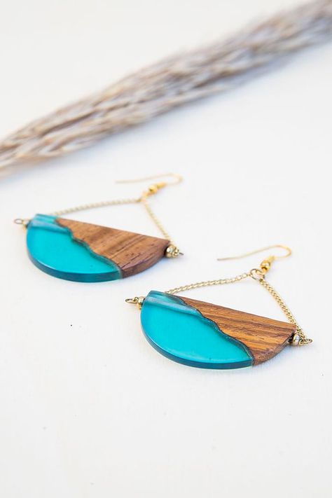 Wood resin earrings // resin earings // wood earrings от Vurmashop Vegan Bags, Wild Nature, Wood Resin, Journal Gift, Tornado, Wood Earrings, Earring Necklace, Earring Gifts, Sales Gifts