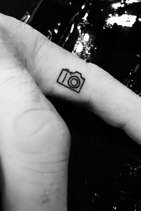 Old School Camera, Pinky Tattoo, Camera Tattoo Design, Camera Tattoos, Camera Tattoo, Simple Tattoo Designs, Cute Tiny Tattoos, Finger Tattoo, Line Work Tattoo