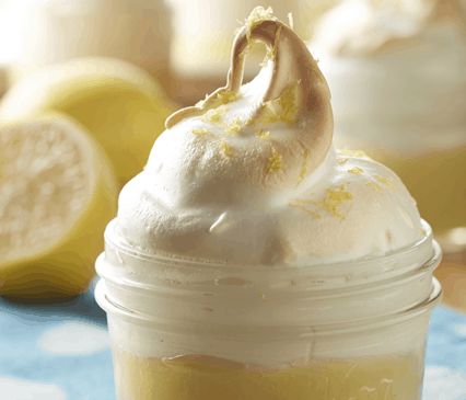 Mason Jar Lemon Pies with Meringue Clouds Meringue Clouds, Mason Jar Desserts Recipes, Lemon Pies, Florida Party, Lemon Sweets, Lemon Meringue Pie Recipe, Pie Cups, Jar Desserts, Fabulous Desserts