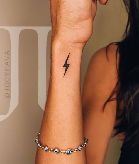 Blitz Tattoo, Lightning Tattoo, Bolt Tattoo, Tatuagem Masculina Pequena, Cowgirl Tattoos, Tato Minimal, Cowboy Tattoos, Western Tattoos, Wrist Tattoos For Guys