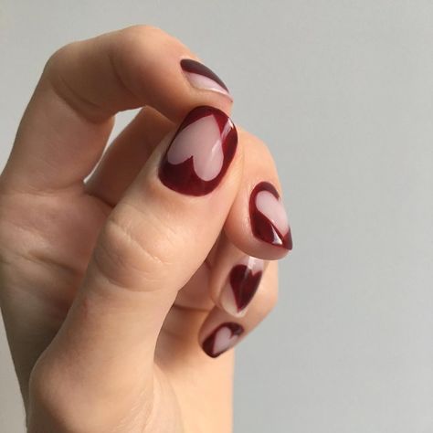 11 tiny hair manicure nail art  #Nails #Beauty #NailArt #Manicure #Hearts #ValentinesDay #RedNails   photo via @jessicawashick Heart Nails Acrylic, Vday Nails, Nails Heart, Kutek Disney, Heart Nail Designs, Lana Condor, Maroon Nails, Nagellack Trends, Manicure Nail Designs