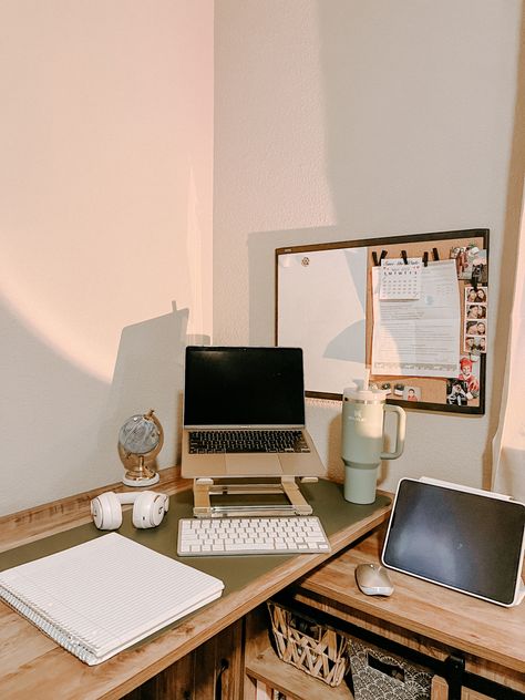 Ipad And Laptop Setup, Laptop And Ipad Desk Setup, Study Laptop, Ipad Desk, Home Office/gym, Ipad Computer, Unexpected Friendship, Study Vibes, Desk Inspo