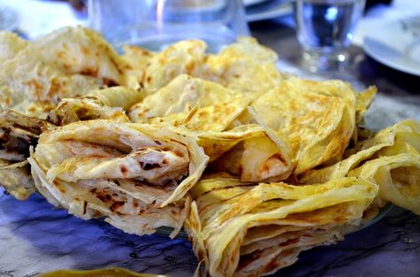 Cape Malay roti Malay Recipes, Braised Steak, Cape Malay, South African Dishes, Malay Food, Roti Recipe, African Cooking, South African Recipes, Curry Dishes