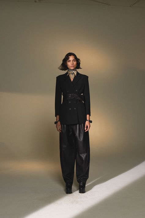 Derek Lam Fall 2019 Ready-to-Wear Fashion Show - Vogue Fashion Photography Inspiration, Derek Lam, 인물 사진, 가을 패션, Fashion Photoshoot, Vogue Paris, Fashion Shoot, Look Chic, New York Fashion Week