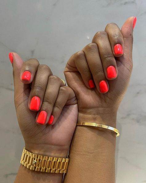 Summer Color Short Nails, Pop Color Nails, Bold Colour Nails, Short Bright Nails Summer, Short Gel Nails Colorful, Nail Colors For Short Nails Summer, August Nail Inspiration, Bright One Color Nails, Bright Biab Nails