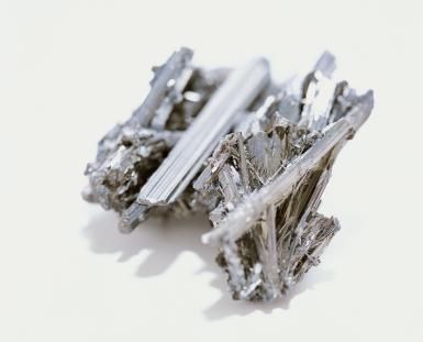 Make a Silver Crystal Christmas Tree: You can use a chemical reaction to deposit silver crystals like these onto a copper Christmas tree form to make a silver tree. Chemistry Projects, Chemical Elements, Copper Christmas, Party Styling, Crystal Christmas Tree, Crystal Christmas, Pure Form, Crystal Tree, Silver Tree