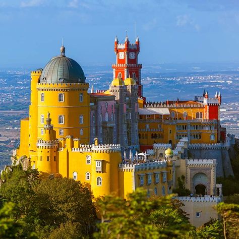 Portugal castle Story Setting Ideas, Portugal Honeymoon, Carol And Therese, Pena Palace, Portugal Lisbon, Honeymoon Planning, Europe Itineraries, Sintra Portugal, Portugal Travel