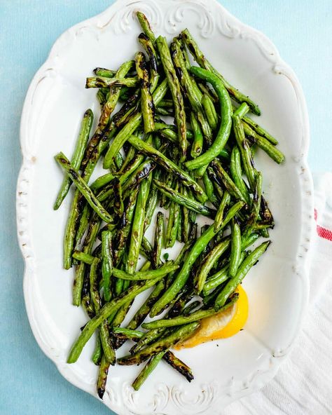 BEST Grilled Green Beans – A Couple Cooks Grilled Green Bean Recipes, Grilled Green Beans, 4th Of July Recipes, French Green Beans, Vegetarian Bbq, A Couple Cooks, Lemon Green Beans, Green Beans With Bacon, Cooking Green Beans