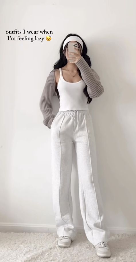 Cute Cloudy Day Outfits, Fits And Bits, Comfy Outfits Korean, Outfit For Cloudy Day, Cloudy Outfit Ideas, Cloudy Day Outfit, Cloudy Day Outfits, Korean Casual Outfits, Uni Outfits