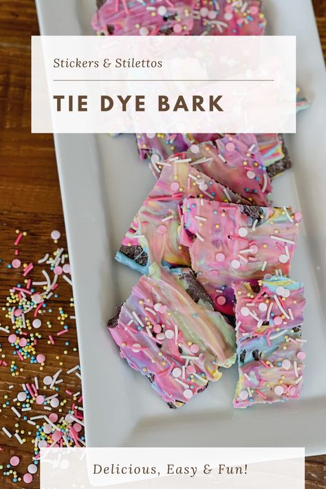 Tie dye swirled candy coated graham crackers Pastel Tie Dye Party, Tye Dye Party Ideas, Tie Dye Party Favors, Tie Dye Food Ideas, Tie Dye Party Food, Tie Dye Party Ideas, Tie Dye Birthday Party Ideas, Tie Dye Food, Spa Sleepover Party