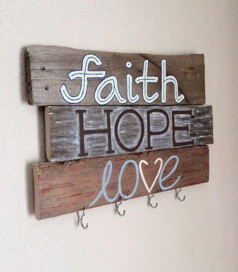 Homemade House Decorations, Wood Plank Art, Key Holder Diy, Cuadros Diy, Plank Art, Paint Keys, Faith Hope And Love, Homemade Home Decor, Pallet Crafts