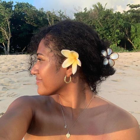 Fijian girl, Melanesia, Pacific Islands 🇫🇯 Pacific Islander Girl, Tropical Princess, Island Gyal, Earth Girl, Sign Language Words, Bad Gyal, Pose Fotografi, Pacific Islands, Pink Summer