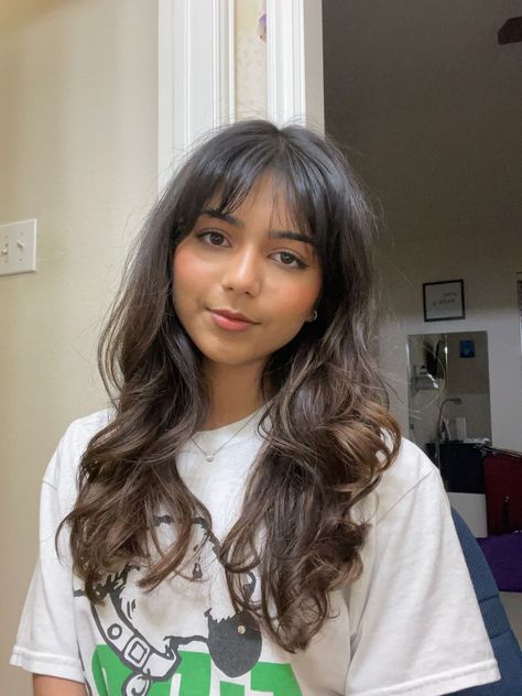 Bangs For Indian Women, Curtain Bangs On Brown Skin, Curtain Bangs Medium Hair Indian, Dark Brown Hair Balayage With Bangs, Bangs For Indian Hair, Dyed Hair Indian Skin, Bangs On Brown Skin, Brown Girl Haircut, Hair Dye For Indian Skin Tone