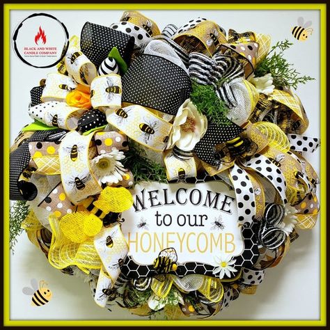 Flower Reef, Bumblebee Decor, Picture Wreath, Wreath Inside, Yellow Wreath, Black Wreath, Bee Wreath, White Wreath, Bee Decor