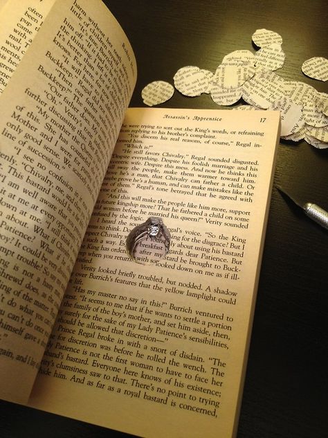 If only i read more--cute proposal Proposal Ideas For Book Lovers, Book Proposal Engagement, Purposal Ideas, Library Proposal, Cute Proposals, Sweet Proposals, Proposal Book, One Word Instagram Captions, Book Proposal