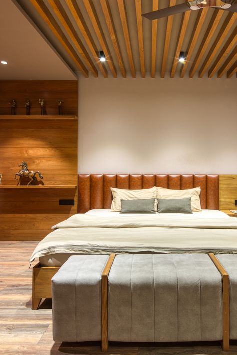 House Rich, Wooden Cupboard Design, Modern Bedroom Wardrobe, Luxury Hotel Bedroom, Theme Beds, Indian House, Bedroom Cupboard, Wooden Cupboard, Bedroom Cupboard Designs