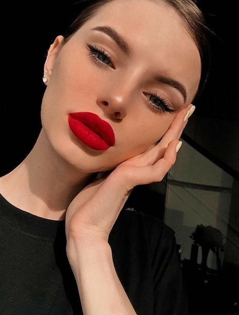 Red Lips Makeup Look, Maquillage On Fleek, Red Lip Makeup, Makijaż Smokey Eye, Lipstick Makeup, Makeup Goals, Red Lipstick, Gorgeous Makeup, Glam Makeup