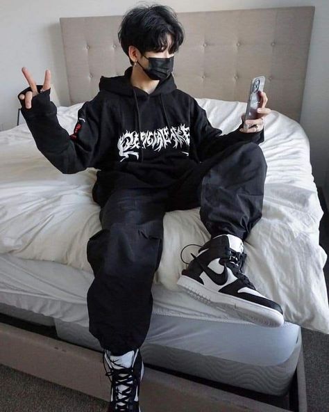 Emopunk Outfits, Techwear Boy, Masculine Streetwear, Hoodie Aesthetic Boy, E Boy Outfits, Black Hoodie Outfit, Soft Aesthetic Outfits, Masculine Outfits, Black Hoodie Men