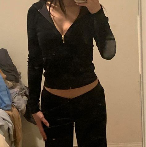 Black Velvet Tracksuit Outfit, Velvet Track Pants Outfit, Black Tracksuit Outfit Aesthetic, Black Juicy Couture Outfit, Black Velour Tracksuit Outfit, Black Juicy Couture Tracksuit 2000s, Juicy Tracksuit Aesthetic, Black Juicy Tracksuit, Juicy Couture Track Suit Aesthetic