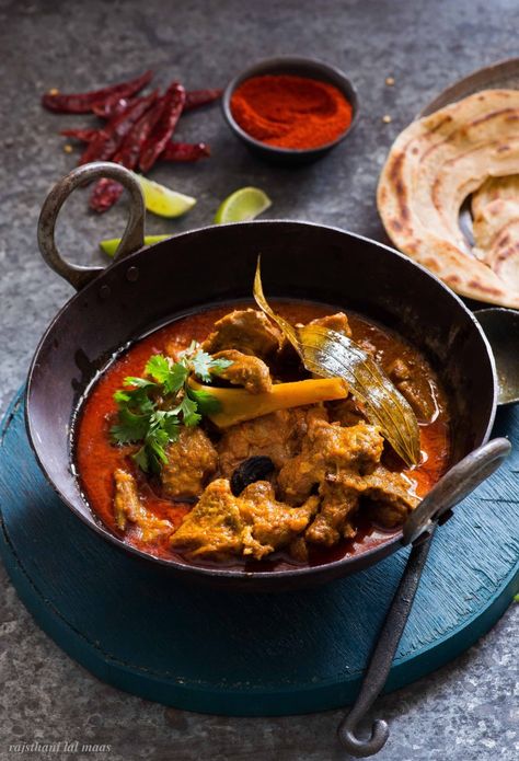 Chicken Indian Recipes, Indian Food Styling, Rajasthani Cuisine, Laal Maas, Bengali Dishes, Chicken Indian, Mutton Curry Recipe, Indian Flat Bread, Food Spicy