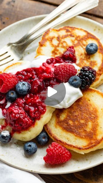 Ukrainian Pancakes, Pancake Breakfast, Fluffy Pancakes, Breakfast Of Champions, Instagram Giveaway, New Cookbooks, Recipe Video, Melt In Your Mouth, Pancake Recipe