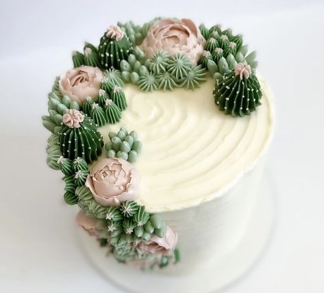 Cake Decorating Plants, Succulent Cake Ideas Birthday, Plant Lover Cake Ideas, Simple Succulent Cake, Succulent Cake Decoration, Unique Buttercream Cakes, Cactus Themed Cake, Buttercream Succulent Cake, Succulent Cookie Cake