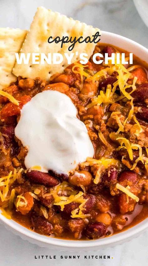 Copycat Wendy’s Chili is a simple recipe with easy to find ingredients. It’s delicious and a great match for the Fast Food staple. Wendys Chili Recipe Instapot, Easy Wendys Chili Recipe Copycat, Chili Recipe Wendys Copycat Recipes, Recipes Copycat Wendy’s Chili, Copy Cat Wendy’s Chili, Wendy’s Copycat Chili Crockpot Sauce, Wendys Chili Copycat, Copycat Wendy’s Chili, Wendy’s Chilli Recipe