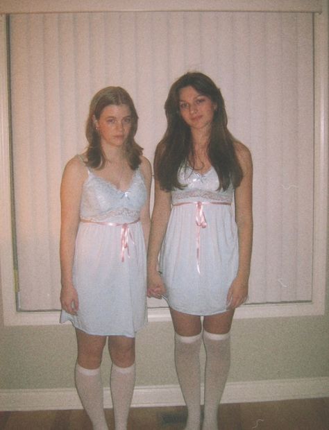 Shinning Twins Halloween Costume, Shining Twins Costume, The Shining Twins, Twin Costumes, Twin Halloween Costumes, Twin Halloween, Holloween Costume, Halloween Costumes Friends, Cute Costumes