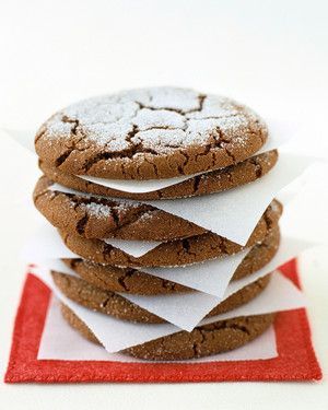 These flavorful ginger cookies are great for the whole family to enjoy throughout the winter. Chocolate Gingerbread Cookies, Spice Cookie Recipes, Gingerbread Cookie Recipe, Soft Ginger Cookies, Ginger Cookie Recipes, Ginger Molasses Cookies, Festive Desserts, Molasses Cookies, Spice Cookies